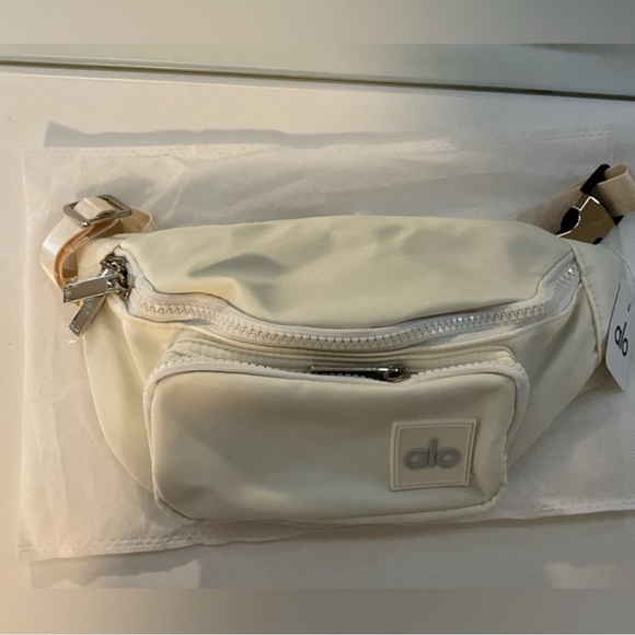 Alo fanny pack main image 4